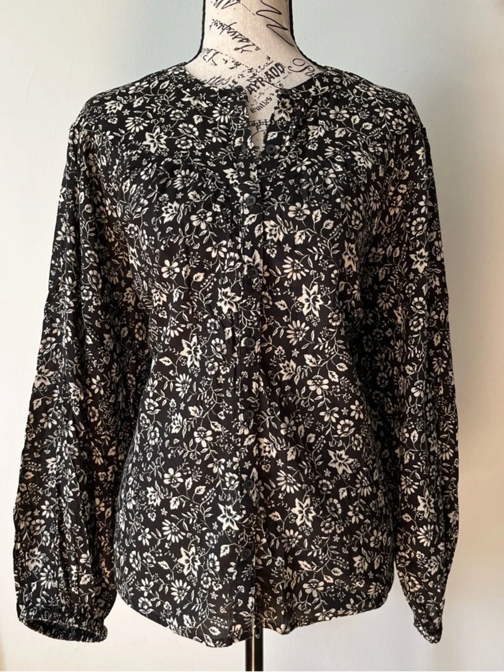 Witchy fairy whimsigoth Black and White Floral Long-Sleeve Blouse Women’s M